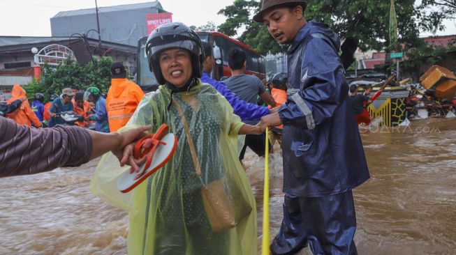 Anies Serukan Seluruh Kantor Pemprov Jadi Lokasi Pengungsi Korban Banjir