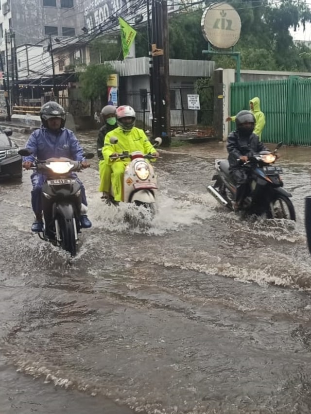Daftar Jalan di Jakarta yang Masih Tergenang Banjir