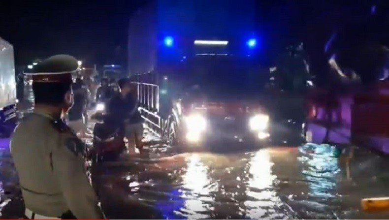 Tujuh Kecamatan di Pasuruan Terendam Banjir Sejak Rabu Malam Dengan Ketinggian Air Mencapai 40 Sentimeter Hingga 1,5 Meter