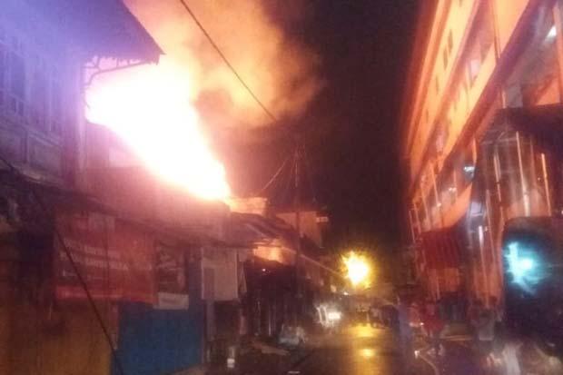 5 Toko di Jalan Kelenteng Pasar Bogor Terbakar