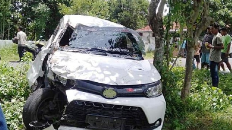 Mobil Minibus Menabrak Pengendara Motor di Jalan Dusun Cangak, Dua Orang yang Berboncengan Naik Motor Meninggal di Tempat