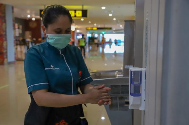 Waspadai Covid-19, Bandara Soetta Siapkan Ratusan Hand Sanitizer 