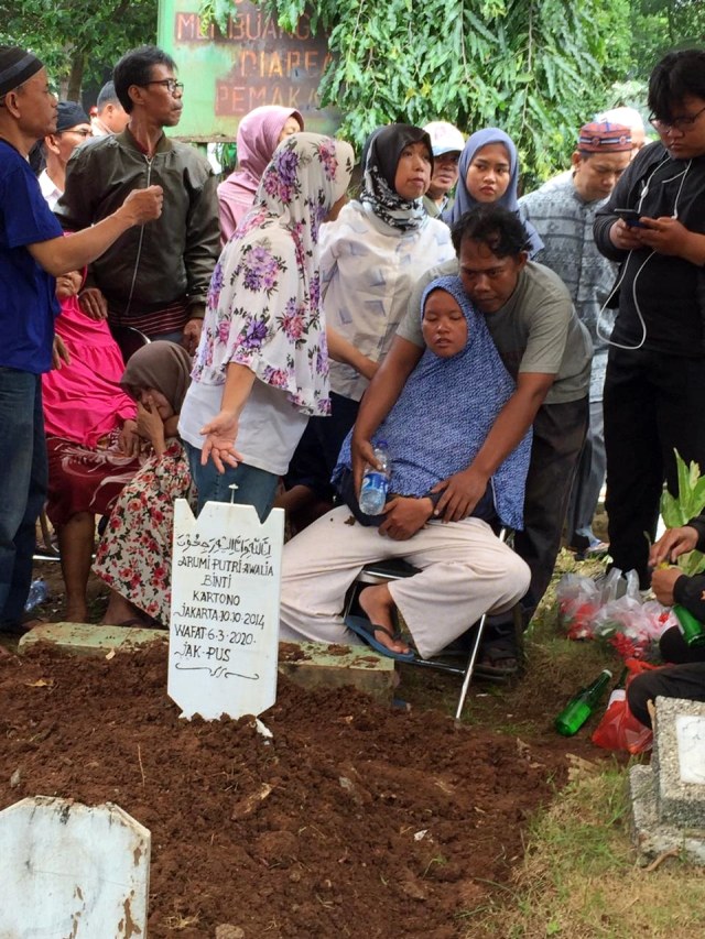Tangis Ibu Bocah Korban Pembunuhan Remaja 15 Tahun Pecah saat Pemakaman