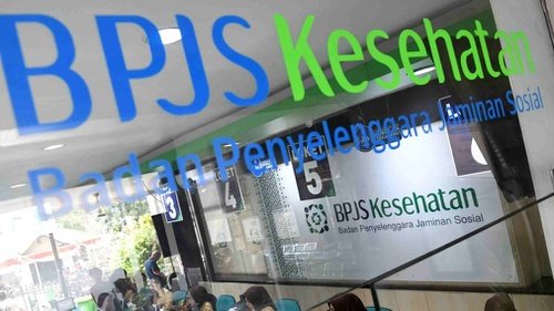 Putusan Mahkamah Agung yang Membatalkan Kenaikan Iuran BPJS Disambut Gembira Warga, Penjual Kopi Bawa Tumpeng Ke PN Surabaya