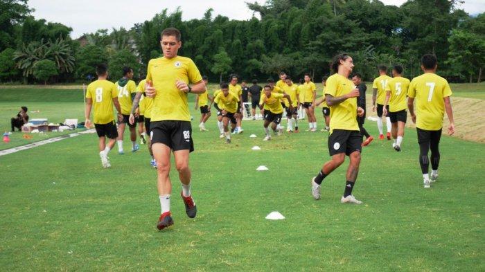 Pelatih PSS Sleman Memboyong 21 Pemain Untuk Menghadapi Persib Bandung