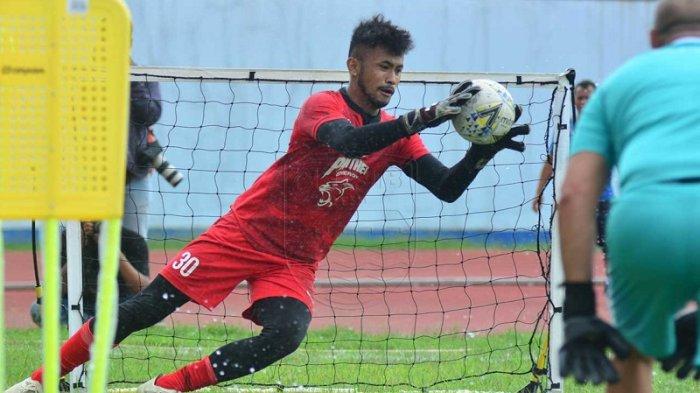 Penjaga Gawang Muda Persib Bandung Tetap Ikut Latihan Bersama Tim Senior Meskipun Telah Dipinjamkan Ke Bandung United