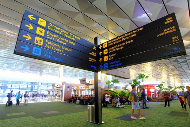 Bandara Terapkan Jarak Aman Antar Penumpang Pesawat 1 Meter