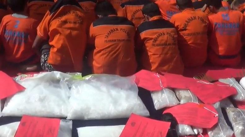 3 Kurir Narkoba Jaringan Internasional Dirangkap di Pelabuhan Tanjung Perak, Petugas Menyita 30 Kilogram Sabu - Sabu