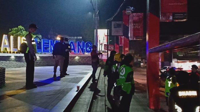 Di Tengah Wabah Virus Corona, Polisi Bubarkan Massa yang Berkumpul Malam Hari di Lembang