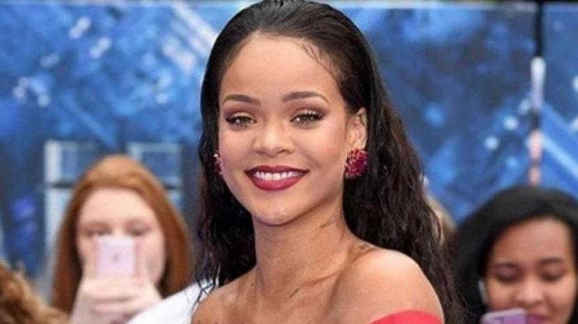 Rihanna Sumbang Rp83 Miliar Buat Penanganan Corona