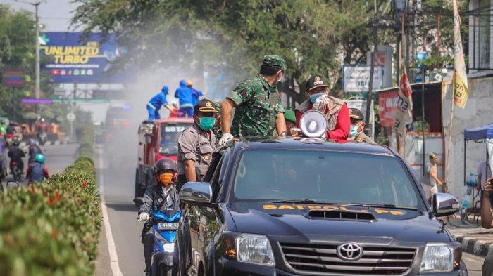 Wali Kota Cimahi Melakukan Kegitan Penyemprotan Cairan Disinfektan dan Sosialisasi Tentang Bahaya Virus Korona di Sejumlah Wilayah di Kota Cimahi