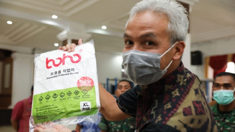Gubernur Jawa Tengah Kaget Saat Menerima Bantuan 10.000 APD Berupa Pakaian Dekontaminasi dari China, Terdapat Tulisan 'Made In Indonesia'