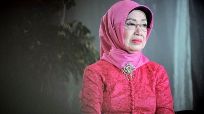 Sebelum Ibunda Dimakamkan, Jokowi dan Keluarga Gelar Tradisi Brobosan