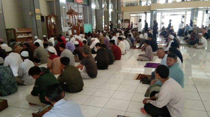 Dampak dari Virus Korona, Pelaksanaan Salat Jumat di Masjid Agung Kota Sukabumi Ditiadakan Untuk Sementara