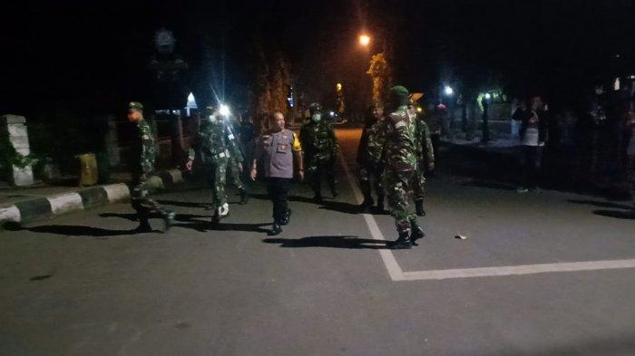 Pada Malam Minggu di Indramayu Masih Banyak Anak Muda yang Masih Nongkrong Meski Ada Imbauan, Langsung Dibubarkan oleh Polisi & TNI 
