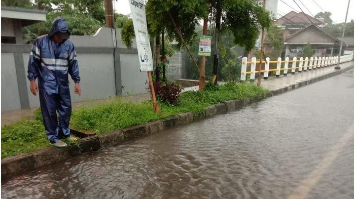 Hujan Lebat Mengguyur Ciamis Menyebabkan Sekitar 100 Rumah Terkepung Genangan Air