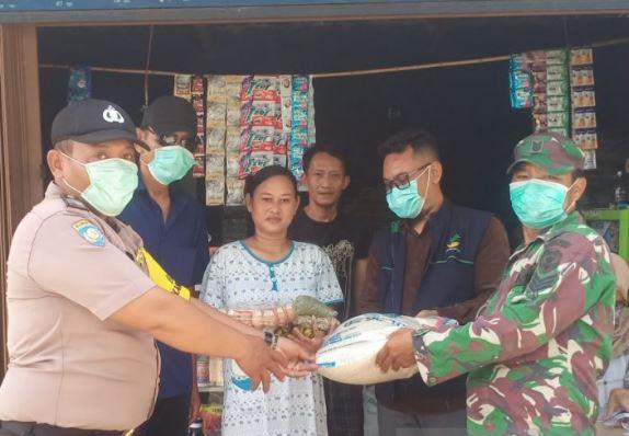 Pemerintah Kabupaten Bekasi Memberikan Bantuan Logistik Kepada Warga Berstatus ODP Virus Corona