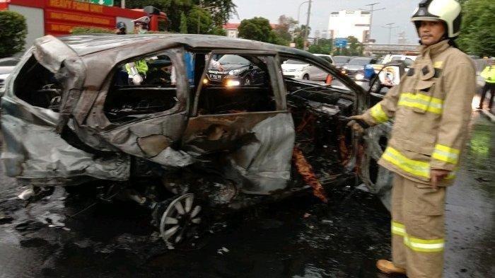 Kronologi Terbakarnya Avanza yang Tewaskan Pengendara, Terlibat Kecelakaan dengan 2 Kendaraan Mewah