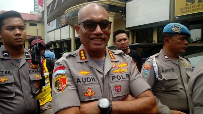 Polres Jakarta Barat Ikut Membantu Warga yang Perekonomiannya Terdampak Virus Corona