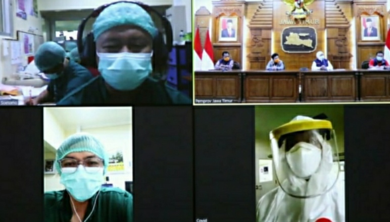 Gubernur Jawa Timur Terus Menyemangati Tenaga Medis yang Menangani Pasien Virus Corona di RSUD Dr Soetomo