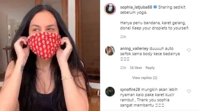 Viral Video Tutorial Bikin Masker dari Sophia Latjuba, Netizen: Kece Badai