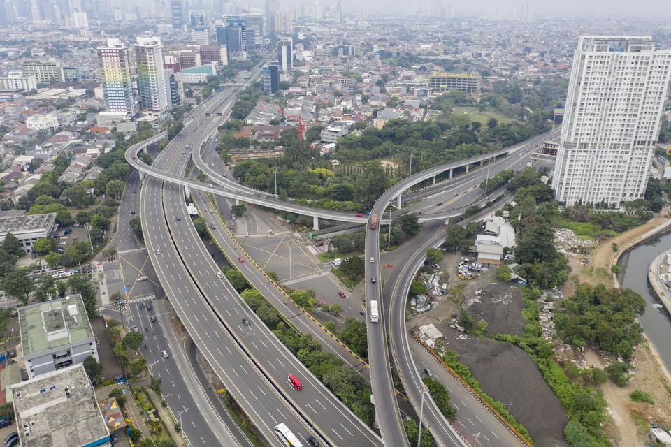 Direktur Lalu Lintas Polda Metro Jaya Menyebutkan Ada 10 Jenis Angkutan yang Masuk dalam Daftar Prioritas Untuk Melenggang di Jalanan Ibu Kota, Selama Pemberlakuan PSBB