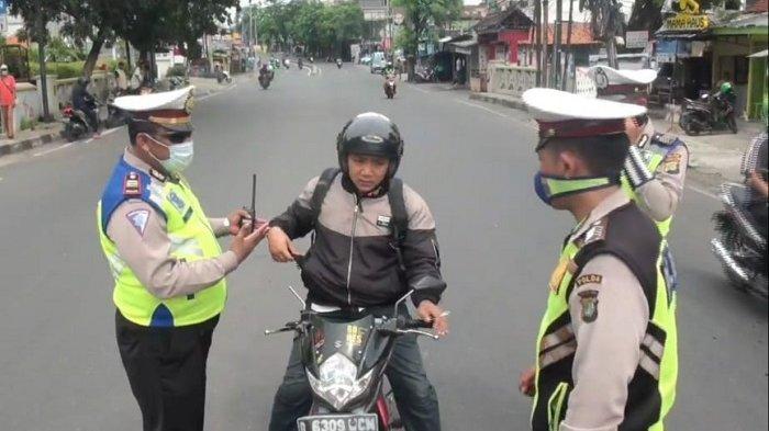 Hari Pertama PSBB, Pengendara Tanpa Masker Dilarang Masuk Jakarta