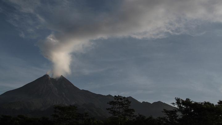 Gunung Merapi Meletus Lagi, Kolom Erupsi Tiga Kilometer 