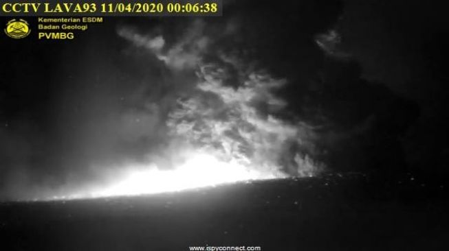 Anak Krakatau Erupsi, Ini Dampak Abu Vulkanik di Permukaan Bodi Mobil