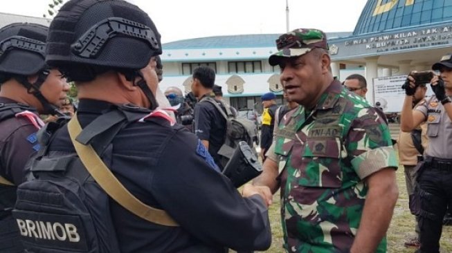 TNI - Polri Bentrok, Pangdam Cenderawasih Akan Hukum Prajurit Bersalah