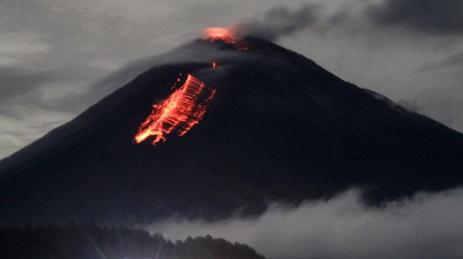 Gunung Semeru Diguncang Gempa 25 Kali Sehari, Status Waspada
