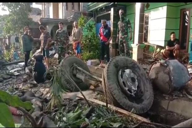 Tronton Seruduk Truk dan 4 Rumah di Cianjur, 4 Tewas Seketika di Lokasi