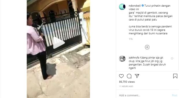 Viral Video, Masjid Digembok, Perempuan Ini Paksa Buka Pagar Pakai Palu