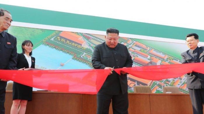 Setelah Dikabarkan Hilang hingga Meninggal Dunia, Begini Foto Pertama Kim Jong Un di Hadapan Publik