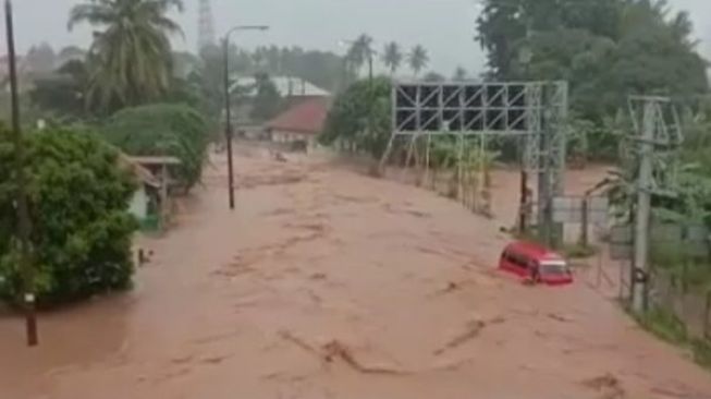 Pintu Tol Cilegon Barat Ditutup karena Diterjang Banjir Parah