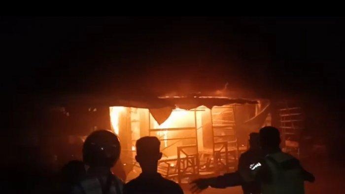 Kebakaran Kios Pakaian di Pasar Celancang Kabupaten Cirebon