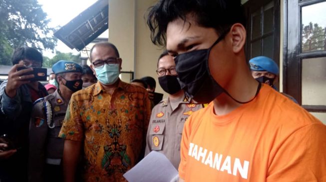 Usai Dicokok Polisi, YouTuber Ferdian Paleka Nangis-nangis Minta Maaf