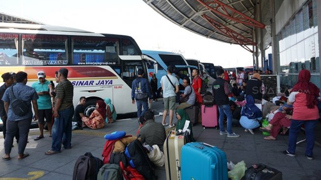 Transportasi Dibuka, Harga Tiket Bus AKAP di Pulo Gebang Naik 100 Persen
