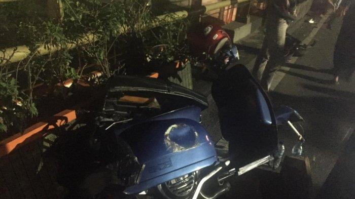 Vespa Seruduk Angkot yang Lagi Parkir, Oleng ke Kanan Dihantam Honda Beat, Tiga Orang Luka-luka
