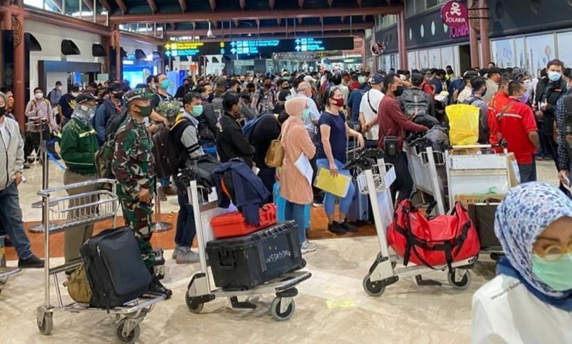 Viral Penumpang Sempat Menumpuk di Terminal II Bandara Soekarno - Hatta, 'Antrean di Posko Verifikasi Dokumen'