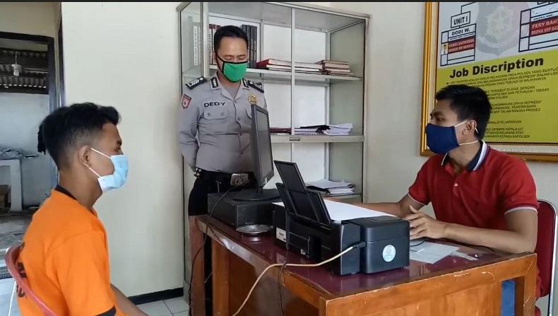 Kedapatan Mencuri Handphone, Penjual Sarung dan Kain Keliling Dihajar Warga di Pasuruan