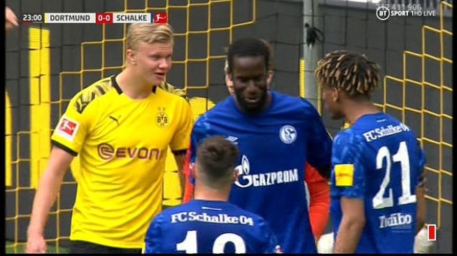 Pemain Schalke 04 Memprovokasi dan Terciduk Menghina Erling Haaland, Suaranya Terekam Mikrofon