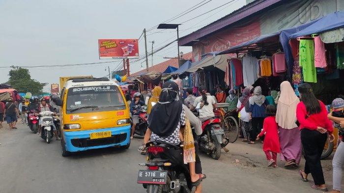  PSBB Gak Ngaruh, Warga Tumplek di Pasar Panjalin Majalengka, Arus Lalu Lintas Pun Macet Parah