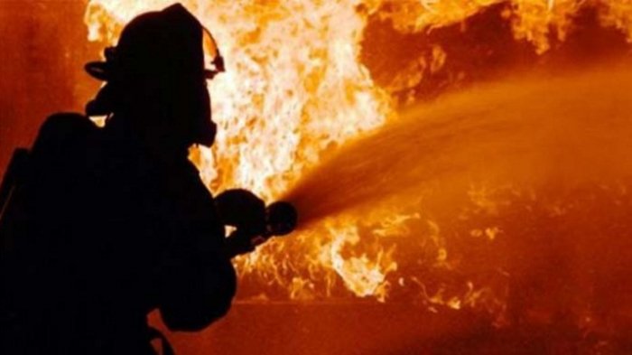 Kebakaran di Tambora Menjalar Dengan Cepat Ke Pemukiman Padat Penduduk di Gang Venus