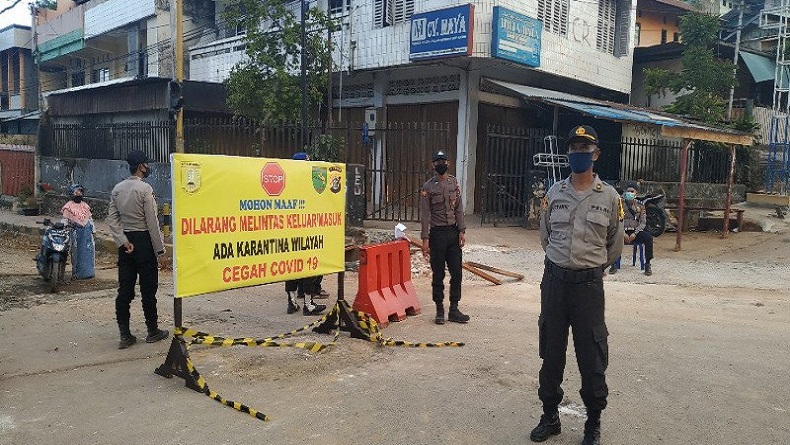 Polisi Meminta Warga Tidak Melintas di Sejumah Ruas Jalan yang Dipasang Barikade, Warga Jayapura Harus  Patuh Pada PSDD