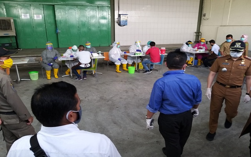 Dinkes Kota Medan Melakukan Pemeriksaan Rapid Test Massal Kepada Seluruh Karyawan Brastagi Supermarket, Satu Orang Dinyatakan Positif Virus Corona