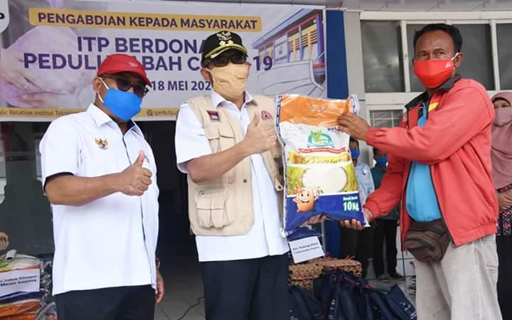 8 Kecamatan di Kota Padang yang Terdampak Virus Corona Menerima Bantuan Sembako dari ITP