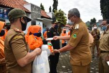 239 'Pasukan Kuning' Menerima Batuan Sembako Jelang Lebaran