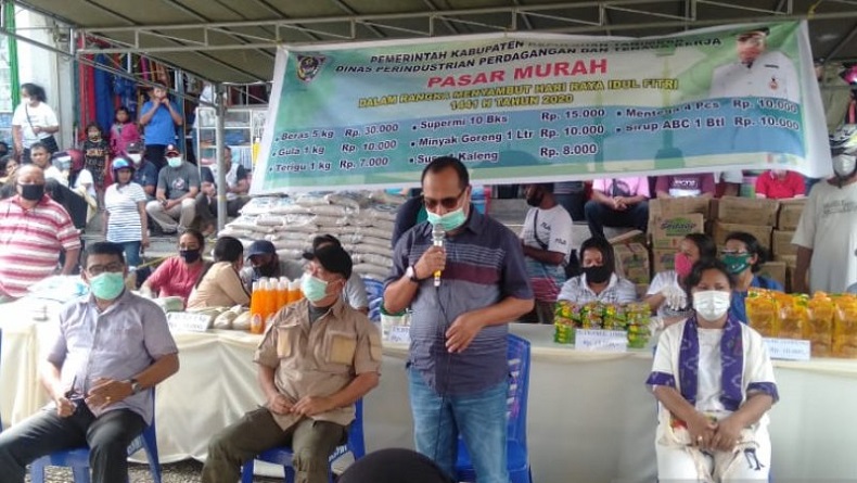 Pemkab Kepulauan Tanimbar Menggelar Pasar Murah di Kota Saumlakki, 700 Paket Kebutuhan Pokok Ludes Beberapa Jam