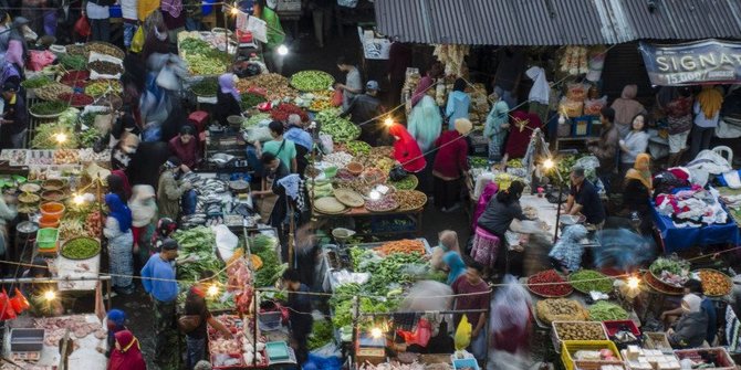Demi Daging Segar, Warga Bandung Rela Berdesakan di Pasar Tradisional